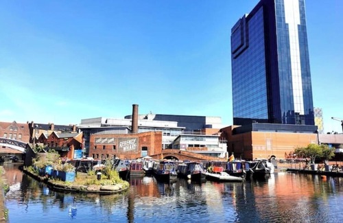 The Westside Appartement | B&W Centrally located 1 En-suite & free parking