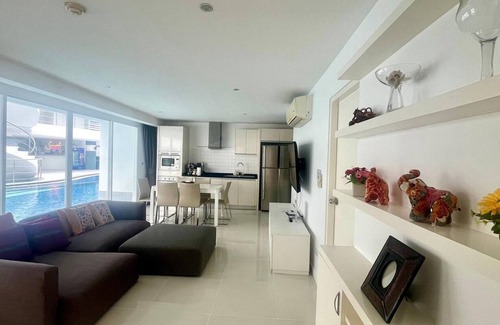 Karon Appartement | B14 Accès à la piscine Vue partielle sur la mer 2 chambres 1 salle de bain à Karon