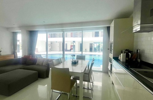 Karon Appartement | B14 Accès à la piscine Vue partielle sur la mer 2 chambres 1 salle de bain à Karon