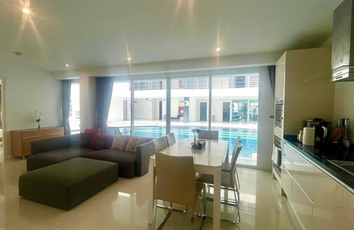 Karon Appartement | B14 Accès à la piscine Vue partielle sur la mer 2 chambres 1 salle de bain à Karon
