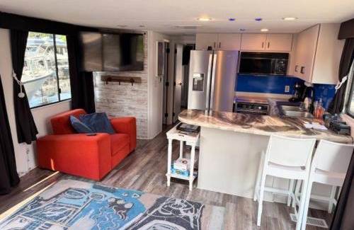 La Crosse Location De Bateaux | b3 Couples Therapy Yacht