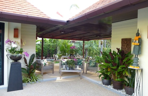 Rawai Villa | Villa dans le jardin tropical près de la plage, installation gardée 24h / 24