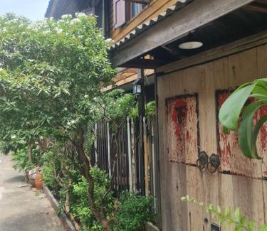 Wat Bowon Niwet Maison | Baan Jiam บ้านยายเจียม