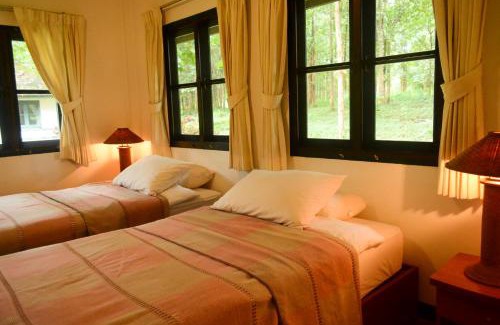 Phrao Maison | Baan Korbsuk Teak Cabin 1-2