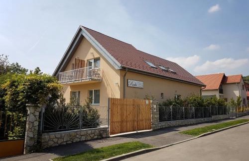 Balatonfured Maison | Babi Guesthouse - Babi Vendégház