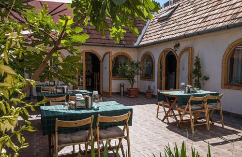 Balatonfured Maison | Babi Guesthouse - Babi Vendégház