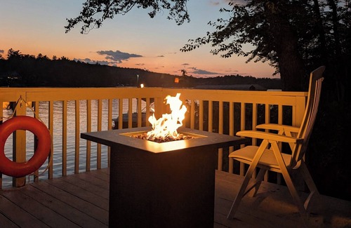 Amherst Cottage | Baboosic Lake - Wonderful Classic S. NH Vacation Cottage all to Yourself