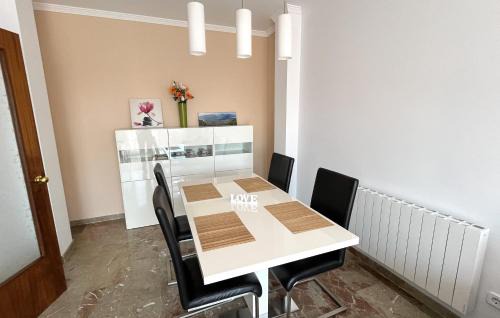 Santa Coloma de Cervello Appartement | Babu Home Bcn - Welcoming, Peaceful, 20 min airport drive, Easy street parking, 70m2