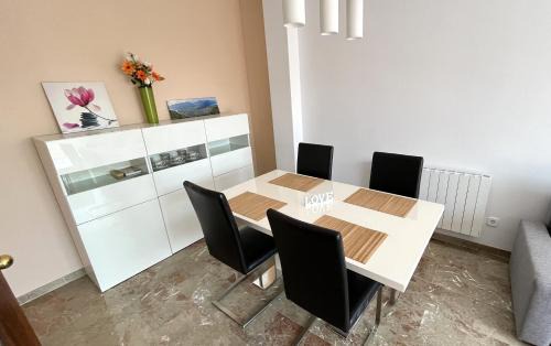 Santa Coloma de Cervello Appartement | Babu Home Bcn - Welcoming, Peaceful, 20 min airport drive, Easy street parking, 70m2