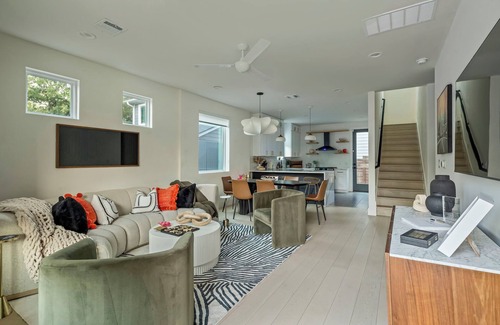 Central East Austin Maison | Bach & Bubbly House - 5BR, Pool, Gym & Glam Room