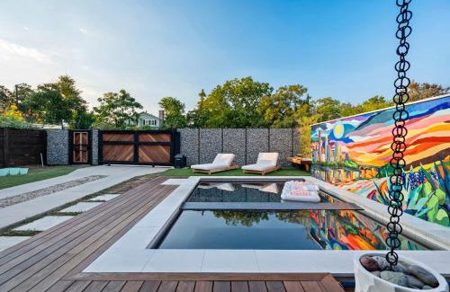 Swede Hill Maison | Bach & Bubbly House - 5BR, Pool, Gym & Glam Room
