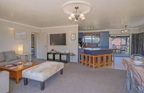 Pauanui Maison | Bach on Boulevard - Pauanui Holiday Home