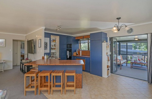Pauanui Maison | Bach on Boulevard - Pauanui Holiday Home