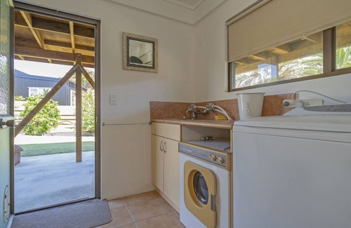 Pauanui Maison | Bach on Boulevard - Pauanui Holiday Home