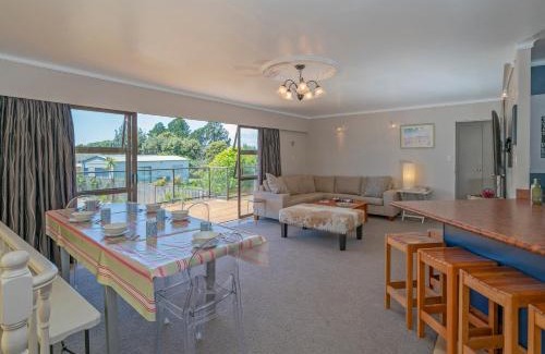 Pauanui Maison | Bach on Boulevard - Pauanui Holiday Home