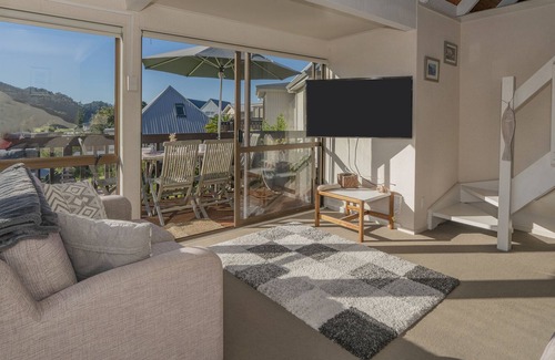 Onemana Maison | Bach On The Grove - Onemana Holiday Home, ONEMANA