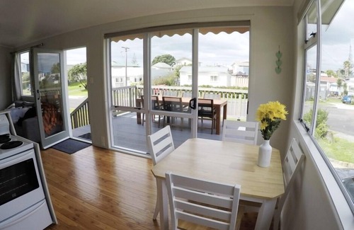 Waihi Beach Maison | Bach sur Wallnutt - Fin nord ensoleillée, à 200m de la plage et du soleil matinal