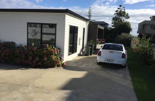 Ohope Maison | Bach or holiday home, 3 bedrooms, 2 bathrooms (sleeps 8)
