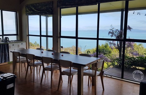 Waiomu Cabine | Bach with Stunning Sea Views in Conscious Community