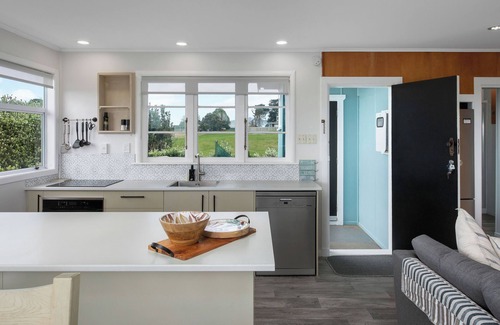 Waihi Beach Maison | Bach116: Beach Holidays at Waihi Beach