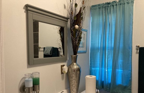 Calumet Park Maison | Cozy 2 Bedroom situé au sud de la ville de Chicago. 1 place de parking disponible ..