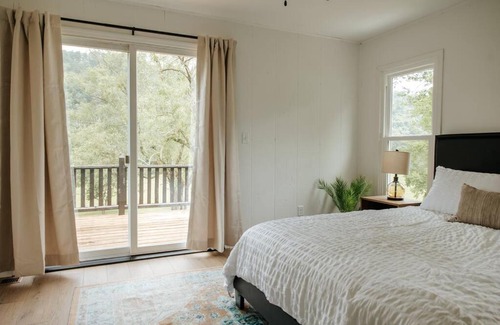 Cocolamus Maison | Back Country on 8 Acre - Stream, Pond & Animals