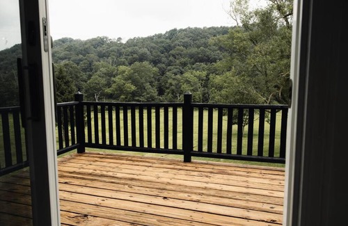 Cocolamus Maison | Back Country on 8 Acre - Stream, Pond & Animals