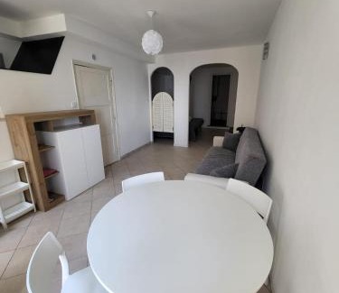 Riomaggiore Maison | Back in Tide , frontal sea view window, no AC, Pet friendly