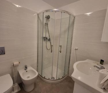 Riomaggiore Maison | Back in Tide , frontal sea view window, no AC, Pet friendly