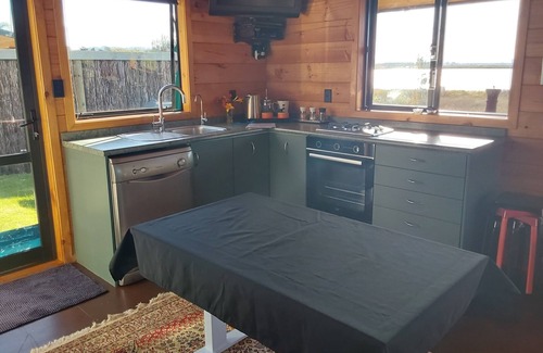 Whakamarama Cabine | Back to Basics in a 5 star location