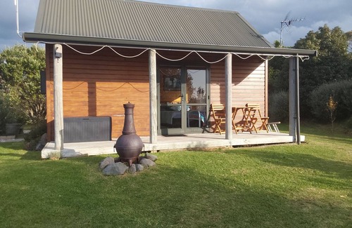 Whakamarama Cabine | Back to Basics in a 5 star location