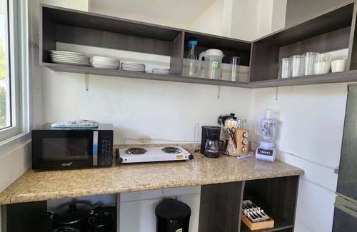 El Hawaii Maison | Backpackers Hostel Pool and Parking Near Beach