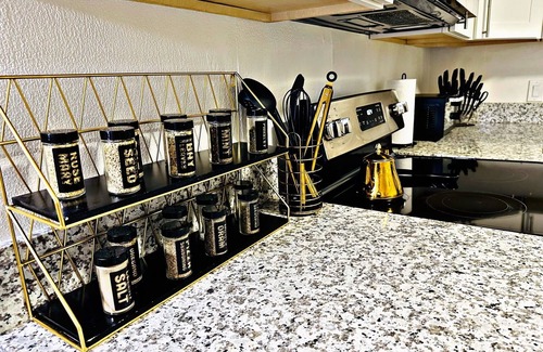 Midtown Sacramento Appartement | Backyard Bliss - Summer BBQs and Firepit Nights