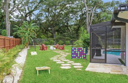 Palm Harbor Maison | Backyard Games, Fire Pit, Heated Pool, Near Beach