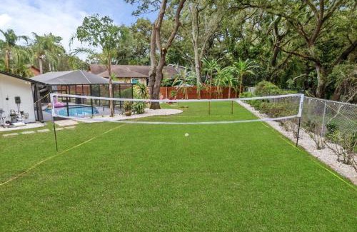 Palm Harbor Maison | Backyard Games, Fire Pit, Heated Pool, Near Beach