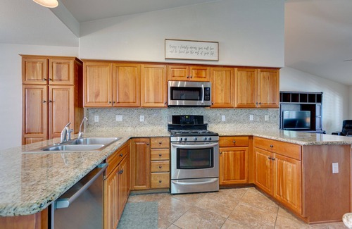 Palm Valley Maison | Backyard Luxury with Private Pool and Hot Tub on Golf Course