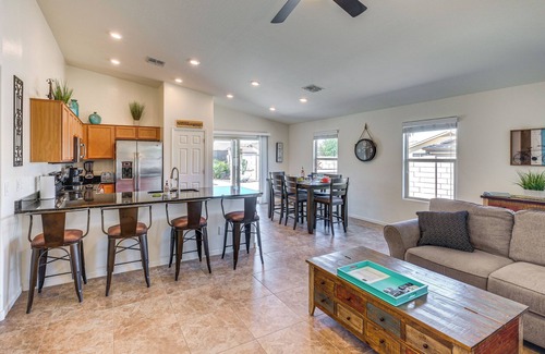 San Tan Valley Maison | San Tan Valley Accueil Animaux de compagnie w / Oasis Backyard!