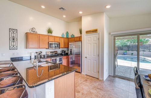 San Tan Valley Maison | San Tan Valley Accueil Animaux de compagnie w / Oasis Backyard!