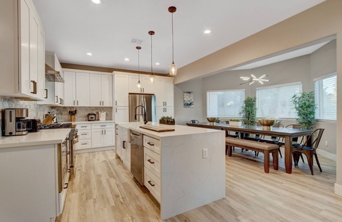 Las Vegas Maison | Backyard Paradise resort home minutes to the strip!