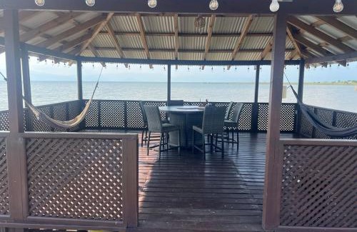 Livingston Maison | Bahía Caimán , Río dulce