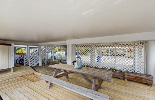 Bethany Beach Maison | Bahama Beach Cottages - 634 Sandy Point Rd
