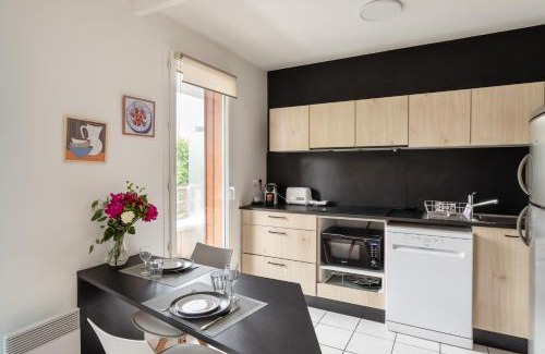 Francisco-Ferrer - Vern Appartement | Bahibé - Balcon et parking au calme proche gare