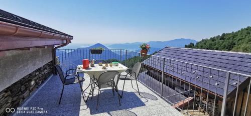 Intragna Maison | Baita Michele con Terrazzo e bellissima Vista Lago x 4 Persone