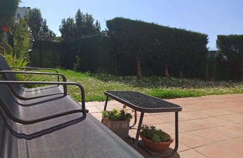 Monte Appartement | Bajo con jardín privado