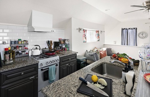 Baker Appartement | Baker Studio-Fast WiFi, Kitchen, W/D