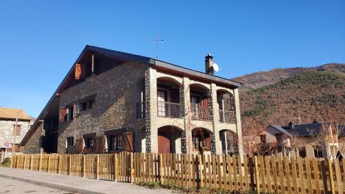 Fiscal Maison | Balcón de la Peña Cancias