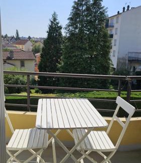 La Celle-sous-Gouzon Appartement | Balcon en ville