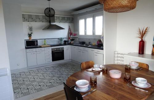 Saint-Pierre Appartement | Balcon sur la rade - Appartement 2 chambres - Pour famille & pros