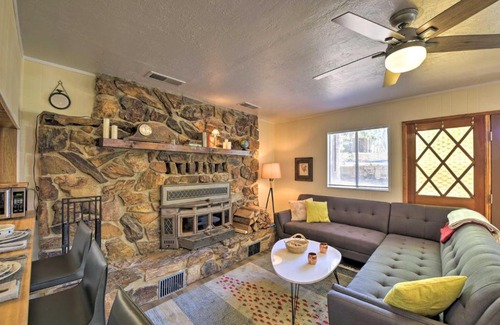 Glencoe Maison | Balcony and Forest Views Cabin in Pioneer!