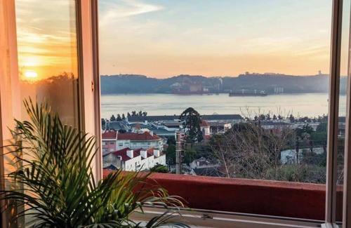 Santo Amaro Appartement | Balcony Bliss | View & LX Factory, Congress Centre
